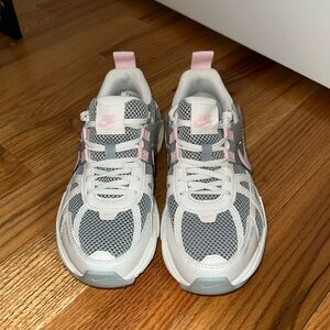 Nike V2K Run Sneaker